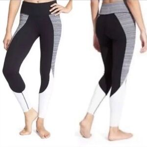 Athleta High Waisted Chaturanga Leggings 🖤🩶🤍 Medium ** Tall **